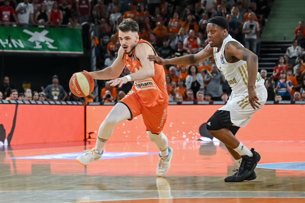 在本赛季拜 在本赛季拜